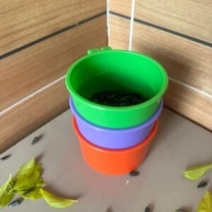 Comedero tipo tacita para gallos